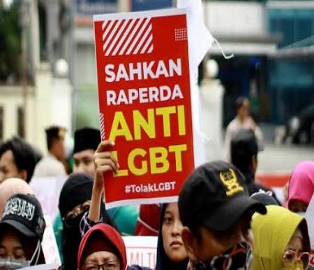 Ilustrasi orang tua di Pekanbaru diminta awasi anaknya dari aktivitas LGBT (foto/int)